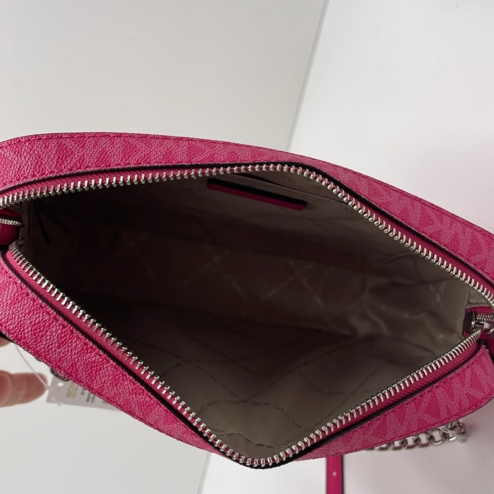 Michael Kors Jet Set Large Signature Logo Chain Crossbody Bag
Dragonfruit
NWT - Picture 12 of 16